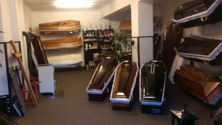 Un barbat a furat cadavrul soacrei sale, dupa ce a spart usa unei firme de pompe funebre. Ce explicatii a dat pentru gestul nebunesc