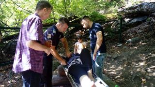 Tragedie in Vrancea! O femeie a cazut de pe o stanca de la o inaltime de 10 metri