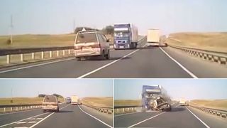 Accident devastator pe autostrada! Impactul frontal dintre un TIR si un autoturism, surprins in imagini