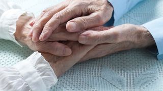 Nea Ion si tanti Elena traiesc intr-o saracie lucie si au cerut ajutorul inaltilor prelati ai Bisericii Ortodoxe Romane. Raspunsul a venit rapid si concis: "Nu sunt bani"