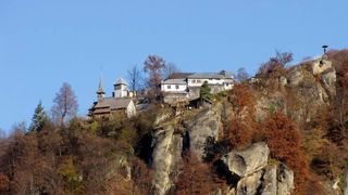 Drumul spre Biserica i-a adus sfarsitul! O femeie din Buzau a cazut in gol de pe o poteca care ducea catre Manastirea Cetatuia