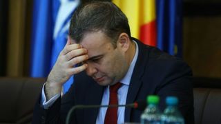 Darius Valcov risca un nou dosar penal dupa ce a publicat fisa medicala a unui protestatar! Consilierul primului ministru ar putea plati si o despagubire uriasa!