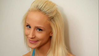 O tanara si-a dat foc, dupa ce a descoperit la o sedinta de hipnoterapie ca a fost abuzata sexual in copilarie