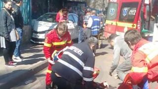 Doi copii au fost striviti de o duba intr-o localitate din Iasi! Unul dintre ei si-a pierdut deja viata