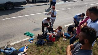 Microbuz plin cu pasageri, implicat intr-un grav accident rutier! Medicii au gasit victimele zacand pe asfalt