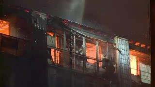 Dosar penal dupa ce un bloc a ars din temelii, in Capitala. Cum a fost posibil sa se ridice constructia fara autorizatie