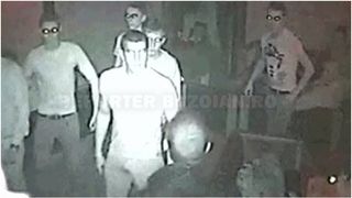 Scandal intre doua clanuri din Buzau! Bataia cu sabii si cutite a inceput intr-un club, dar nici la spital scandalagii nu au putut fi opriti