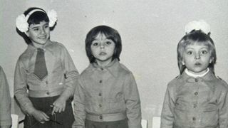 Vedetele romanesti si-au adus aminte de prima lor zi de scoala!