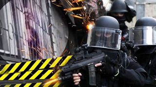 Panica la Chisinau! Patru persoane au fost luate ostatice intr-un apartament! Politia a intervenit in forta, suspectul a fost impuscat mortal