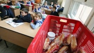 A inceput scoala, dar mai bine de jumatate din scolile din tara nu au corn si lapte! Cum s-a ajuns in aceasta situatie
