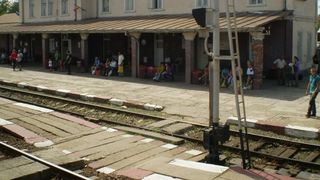 Caile Ferate Romane sunt intr-o stare dezastruoasa si oricand se poate produce o catastrofa. 65% din linii si poduri pot sa cedeze in orice clipa