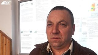 Un vatman din Iasi a ajutat o batrana care se sprijinea de un cadru sa urce in tramvai: "Putea sa fie mama mea"