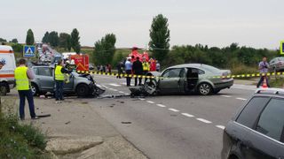 Vrancea: Cinci raniti dupa ce patru masini s-au ciocnit pe DN 2