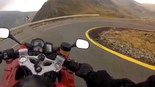 Accident teribil pe Transalpina! Un motociclist este in stare grava