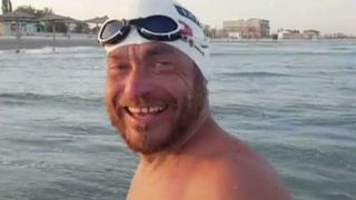 Sulina-Istanbul, urmatoarea provocare pentru Avram Iancu, bibliotecarul-inotator din Petrosani