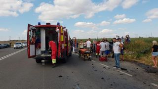 Accident cumplit in Constanta! Pompierii SMURD s-au chinuit sa scoata victimele dintre fiarele contorsionate!