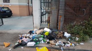 Sectorul 3 al Bucurestiului a devenit capitala gunoaielor! Oamenii fac zi de zi slalom printre pubelele pline ochi