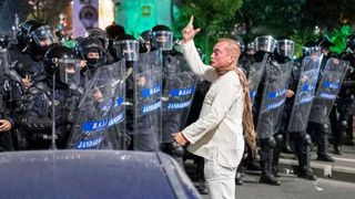 Catalin Paraschiv, seful Brigazii Speciale a Jandarmeriei: "In 10 august noi am incercat sa fim cat mai putin violenti. Am tinut oamenii la distanta fara a folosi forta"