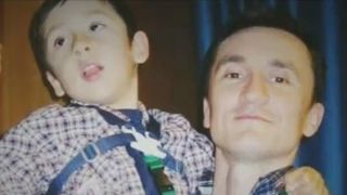 Pana la varsta de 3 ani Leon era un copil normal! Baiatul se trateaza acum in Italia, dupa ce medicii romani l-au trimis acasa sa moara!