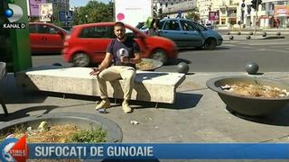 Sufocati de gunoaie chiar in centru Capitalei! Peisajul este asemenea unui ghetou de la periferie