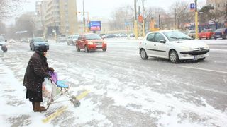 Prognoza meteo pentru AZI. Incep ninsorile la munte! "Un aer polar traverseaza Romania"