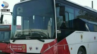 Un centru mobil de transfuzii, din Iasi, rugineste de aproape un deceniu intr-o parcare