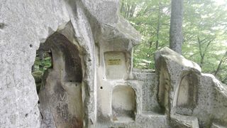 Autoritatile din judetul Buzau au introdus taxa pentru vizitarea asezarilor rupestre de la Bozioru, desi nu au facut nimic pentru dezvoltarea turistica a zonei