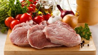 Daea: Pretul carnii de porc a scazut, dar piata va avea de suferit din cauza pestei porcine