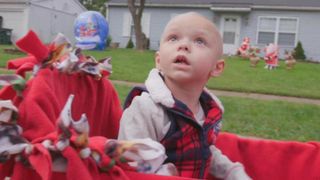 Mobilizare generala intr-un orasel din SUA! Cu totii si-au ornat casele de sarbatoare pentru un copil care s-ar putea sa nu apuce Craciunul