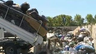 O noua groapa de gunoi a aparut chiar pe cheiul Dambovitei! Explicatia halucinanta a autoritatilor