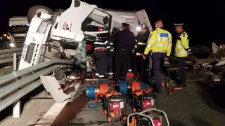 Accident groaznic in Arad! Un sofer de TIR a murit, fiind strivit de cabina