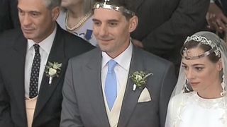 Clipe emotionante din timpul slujbei de cununie! Imagini din biserica cu fostul principe Nicolae si Alina Binder