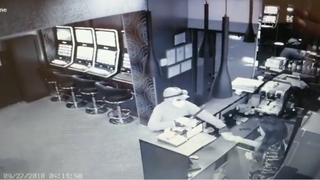 Un barbat inarmat cu un cutit a reusit sa jefuiasca un cazino din Timisoara