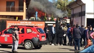 Incendiu violent la un centru de colectare al fierului vechi din Suceava