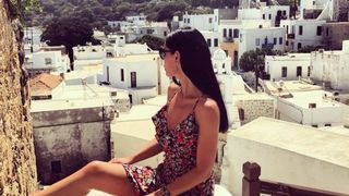 Ce salariu are la Primarie fiica sexy a fostului ministru al Apararii! Ruxandra Tutuianu a devenit cunoscuta dupa ce a jignit protestatarii din Piata Victoriei!