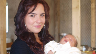 Ioana Condea, tanara batuta de proxenet pana a intrat in coma, nu si-a vazut baietelul de 4 ani! E si acum in spital in Germania