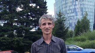 A plecat sa traverseze muntii Bucegi pentru a ajunge la iubita lui, dar nu s-a mai intors. Rudele il cauta acum cu disperare