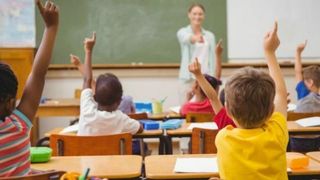 Manuale trimise la retiparit. Cum vrea Ministerul Educatiei sa invete elevii pana cand vin noile carti in scoli