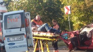 Doua masini s-au ciocnit violent pe E85, in judetul Ialomita! Victimele sunt in stare grava