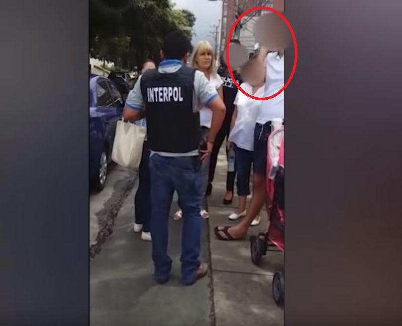 In momentul retinerii, Elena Udrea era insotita de iubitul ei, Adrian Alexandrov si de mama ei, dar si de bebelusul ei