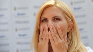 Elena Udrea, gesturi dureroase din inchisoare, pentru fiica ei. Politistii au fost nevoiti s-o ajute