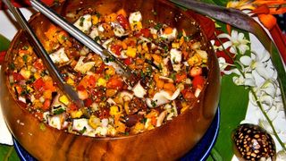 Oameni nevoiasi, rasfatati cu bucate alese de maestri bucatari din Romania