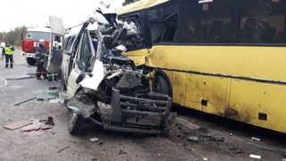 Accident cumplit pe autostrada! 13 persoane au murit, iar alte cateva zeci sunt prinse intre fiarele contorsionate