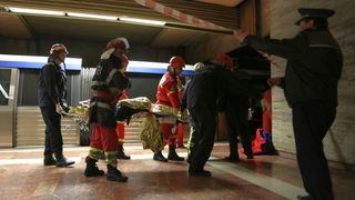 Panică şi groază la metrou! O femeie a fost găsită &icirc;n stare de inconştienţă la staţia Bazilescu