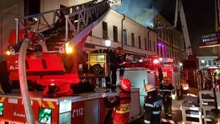 Incendiu in Centrul Vechi duminica dimineata! Pompierii au intervenit cu 9 autospeciale