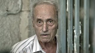 Torţionarul Alexandru Vişinescu, internat de urgenţă la spital. "A suferit o ruptură de splină!"