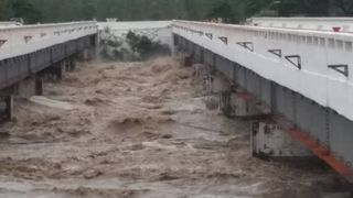 Atenţionare MAE pentru românii care călătoresc în Franţa: Pericol de inundaţii în sudul ţării!