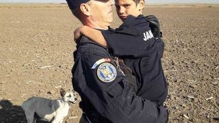 Povestea fascinanta a copilului disparut din Dolj, gasit pe camp alaturi de cainele sau! Ar putea fi cu usurinta scenariul unui film