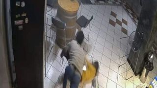 Imagini care ne fac cinste! O romanca a devenit erou in Italia, dupa ce s-a luptat cu un hot!