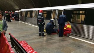 O femeie a fost lovită de metrou &icirc;n staţia Aurel Vlaicu